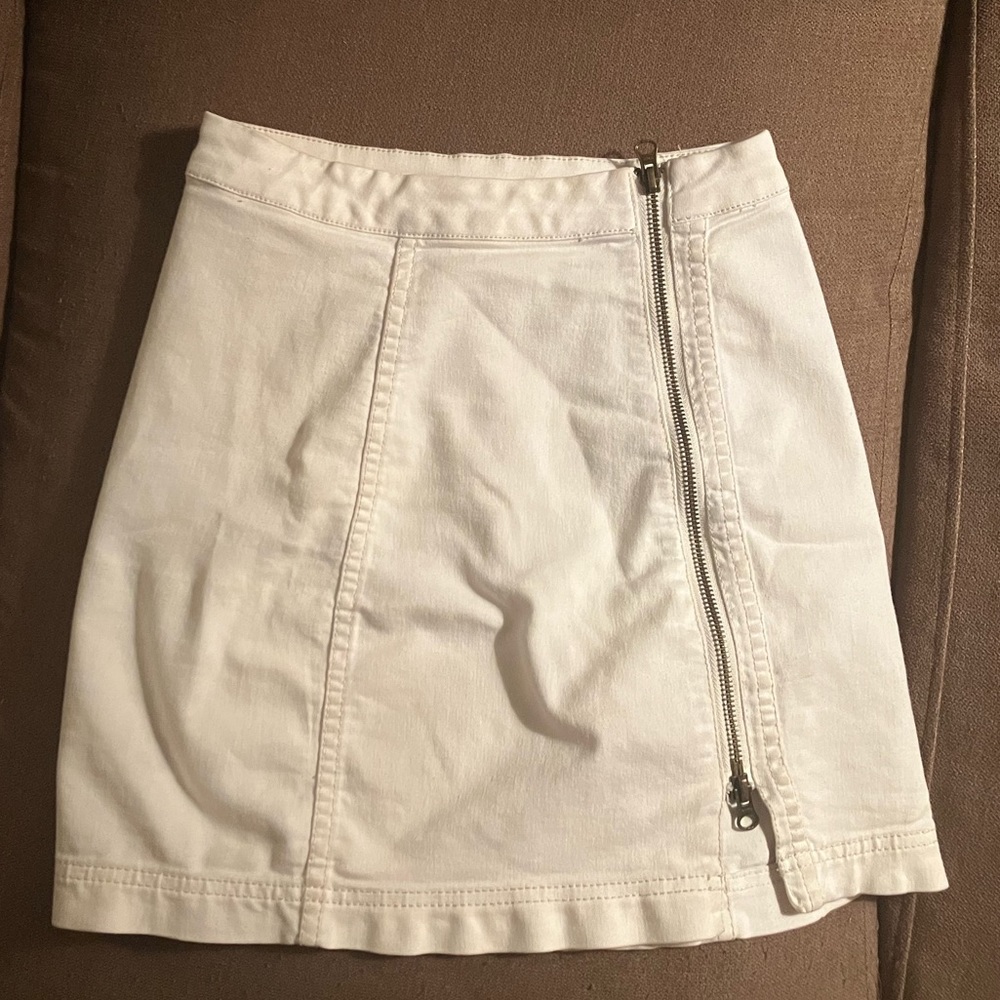 Free people white mini skirt with zipper